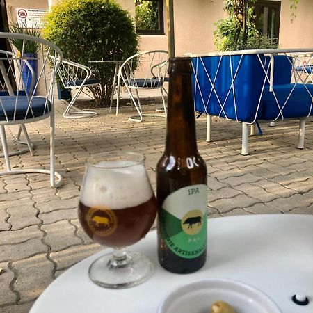 Hotel Cantosorgue L'Isle-sur-la-Sorgue Bagian luar foto